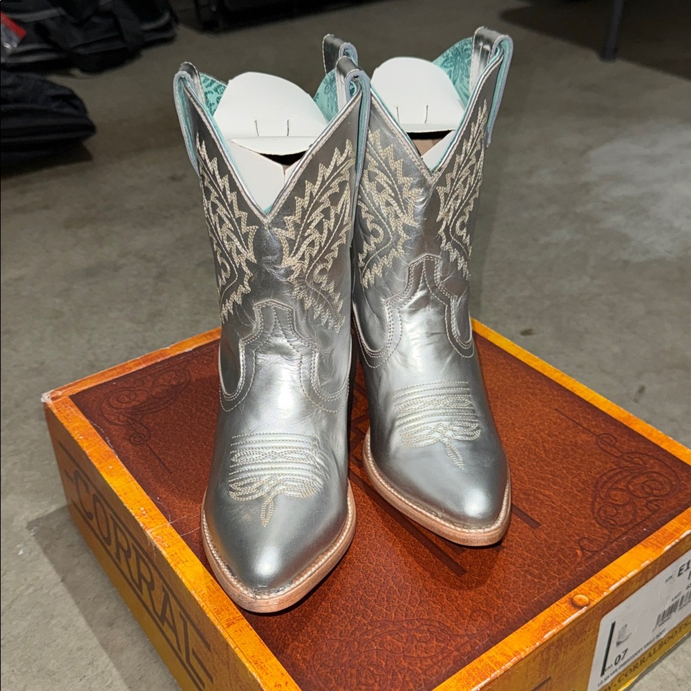 Corral Metallic Heeled Western Boots - Picture 4 of 7